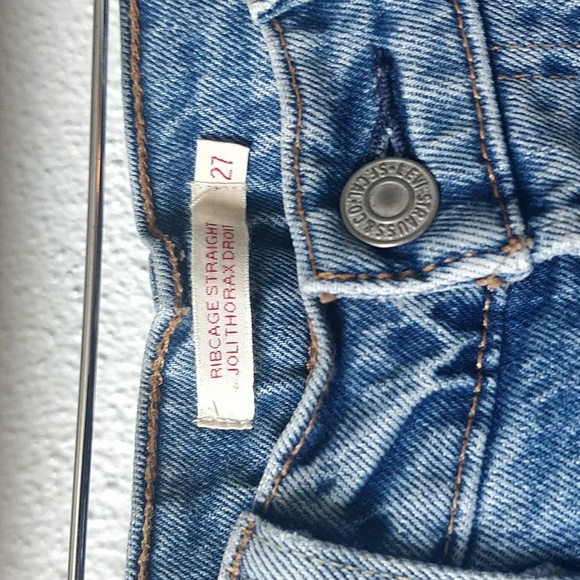 Levi's Ribcage Jeans - Picture 4 of 9